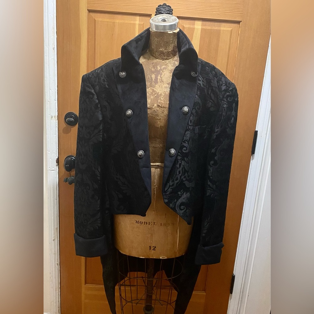 Men’s 3xl Halloween vampire / pirate gothic period velvet formal jacket /coat
